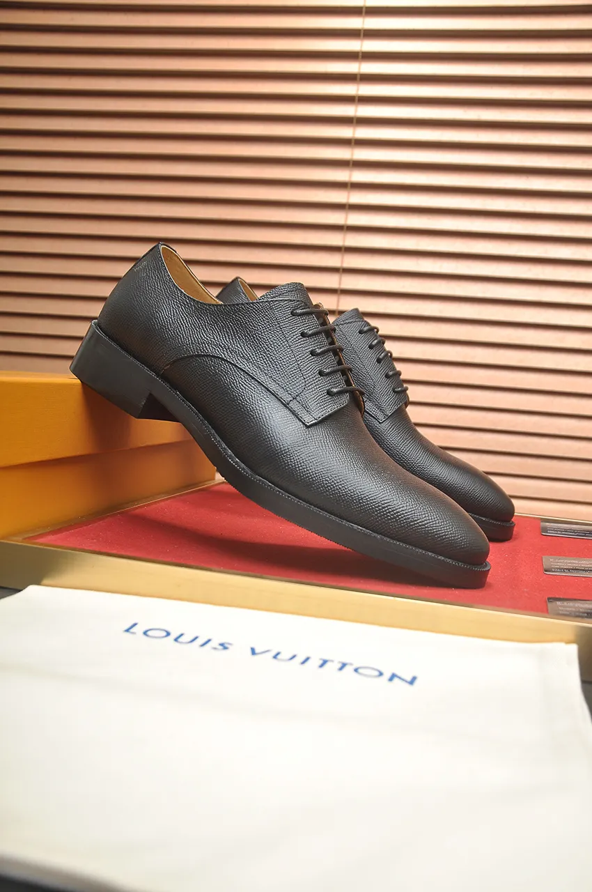Men's men's shoes 💰500💶 [LV] (original single cowhide lining) 🍀LV's latest genuine leather business suit shoes are launched simultaneously on the official website. The first-layer cowhide imported from Italy is made of heavy gold, 💥official website 1:1 rubber outsole. Versatile to wear, high-end without losing class, and the color combination is extraordinary. This four-season style is alluring when worn on your feet, showing off your big-name flair. Standard code 38-45 (45 customized)